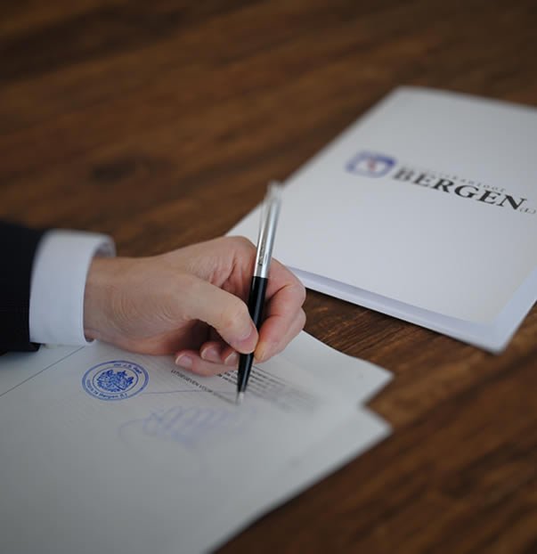 Ondertekening van een akte bij Notariskantoor Bergen (L)